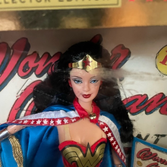 Wonder Woman for President DC Barbie Doll. 1999 - Picture 2 of 6
